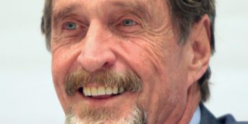 ג'ון מקאפי. מתוך ויקיפדיה