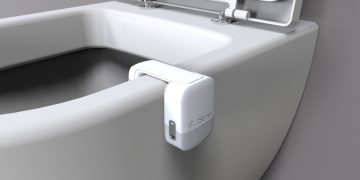 התקן IOT של אאוטסנס המנטר את השירותים כדי לזהות מחלות. צילום יחצ