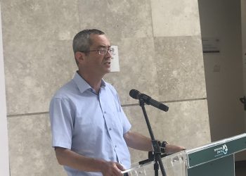 ראש המכון לננוטכנולוגיה וחומרים מתקדמים באוניברסיטת בר אילן פרופ' דרור פיקסלר בפתיחת מוזיאון ננו. צילום: אבי בליזובסקי