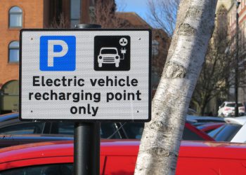 עמדת הטענה לרכב חשמלי. אילוסטרציה: depositphotos.com