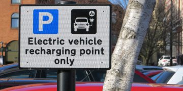 עמדת הטענה לרכב חשמלי. אילוסטרציה: depositphotos.com