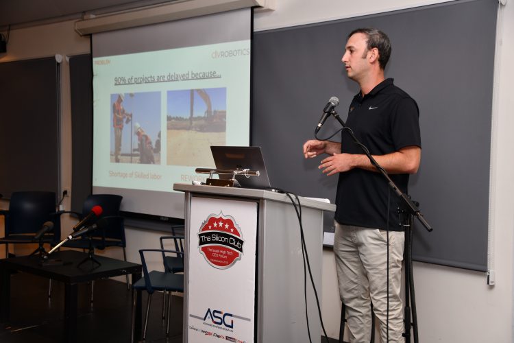 תום ישורון, מנכ"ל CiV Robotics  במפגש סיליקון קלאב: "ענף הבניה נשאר מאחור, הרובוטיקה תאפשר לייעל אותו"