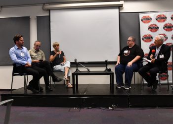 פאנל במפגש הסיליקון קלאב, 14/9/21. מימין: שלמה גרדמן, דורון בן דוד, פרופ' יעל אידן, יוסי להד ודביר כהן. צילום: שמואל אוסטר