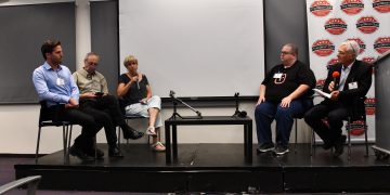 פאנל במפגש הסיליקון קלאב, 14/9/21. מימין: שלמה גרדמן, דורון בן דוד, פרופ' יעל אידן, יוסי להד ודביר כהן. צילום: שמואל אוסטר