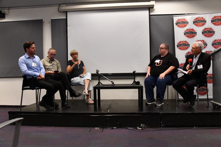 פאנל במפגש הסיליקון קלאב, 14/9/21. מימין: שלמה גרדמן, דורון בן דוד, פרופ' יעל אידן, יוסי להד ודביר כהן. צילום: שמואל אוסטר