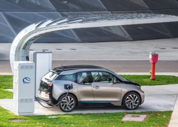 מכונית חשמלית של ב.מ.וו. תחום השבבים לרכב קריטי עבור האיחוד האירופיאילוסטרציה: depositphotos.comהצלחה. אילוסטרציה: depositphotos.com