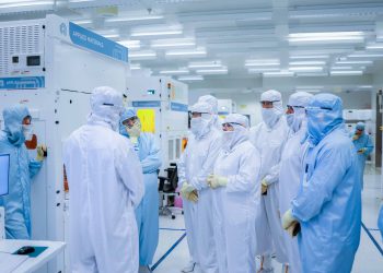 חנוכת חדר נקי באפלייד מטיריאלס. צילום דרור סיתהכל