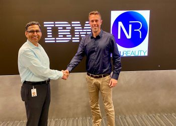 משמאל מוקש קרה, IBM ומשה תנך, נויראליטי. צילום: נויראליטי