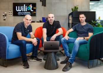 מייסדי WIliot. מימין: אלון יחזקאלי, טל תמיר, ירון אלבוים. צילום: טיטאן מיתוג/ נמרוד גנישר