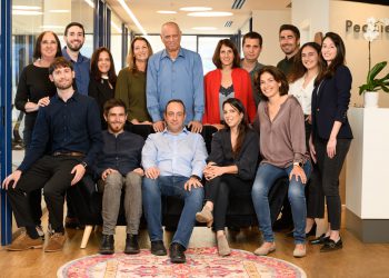 שותפי ועובדי Grove Ventures, עם השותף המנהל דב מורן, והשותפים הכלליים לוטן לבקוביץ, רננה אשכנזי וליאור הנדלסמן. צילום - דוד גארב שותפי ועובדי Grove Ventures, עם השותף המנהל דב מורן, והשותפים הכלליים לוטן לבקוביץ, רננה אשכנזי וליאור הנדלסמן. צילום - דוד גארב