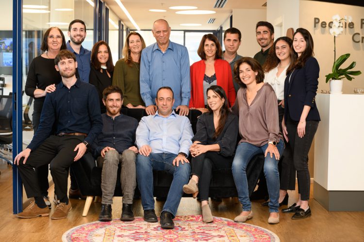 שותפי ועובדי Grove Ventures, עם השותף המנהל דב מורן, והשותפים הכלליים לוטן לבקוביץ, רננה אשכנזי וליאור הנדלסמן. צילום - דוד גארב שותפי ועובדי Grove Ventures, עם השותף המנהל דב מורן, והשותפים הכלליים לוטן לבקוביץ, רננה אשכנזי וליאור הנדלסמן. צילום - דוד גארב