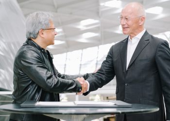 תיירי בולור מנכ"ל יגואר לנדרובר וג'נסן הואנג, מנכ"ל אנבידיה. צילום יחצ