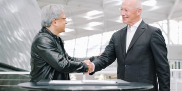 תיירי בולור מנכ"ל יגואר לנדרובר וג'נסן הואנג, מנכ"ל אנבידיה. צילום יחצ