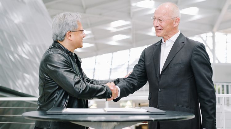 תיירי בולור מנכ"ל יגואר לנדרובר וג'נסן הואנג, מנכ"ל אנבידיה. צילום יחצ