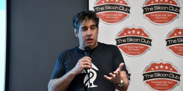 ניר צוק, מנכ"ל פאלו אלטו נטוורקס במפגש הסיליקון קלאב, אפריל 2022. צילום: שמואל אוסטר