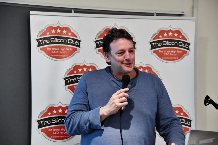 מנכ"ל רדוור רועי זיסאפל במפגש הסיליקון קלאב, אפריל 2022. צילום: שמואל אוסטר