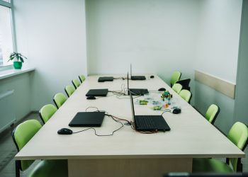 חדר ישיבות מקושר. אילוסטרציה: depositphotos.com