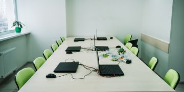 חדר ישיבות מקושר. אילוסטרציה: depositphotos.com