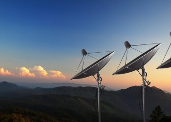 צלחות לקליטת לוייני תקשורת. אילוסטרציה: depositphotos.com