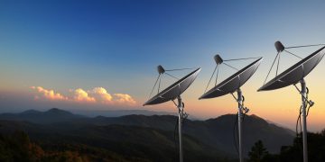 צלחות לקליטת לוייני תקשורת. אילוסטרציה: depositphotos.com