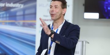 אקסל פישר, סגן נשיא סמסונג פאונדריז ומנהל הפעילות באירופה בכנס ChipEx2022. צילום: ניב קנטור