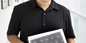 פרופ' פבלו ג'רילו-הררו מהמחלקה לפיזיקה שבאוניברסיטת MIT. צילום: Barry Hetherington