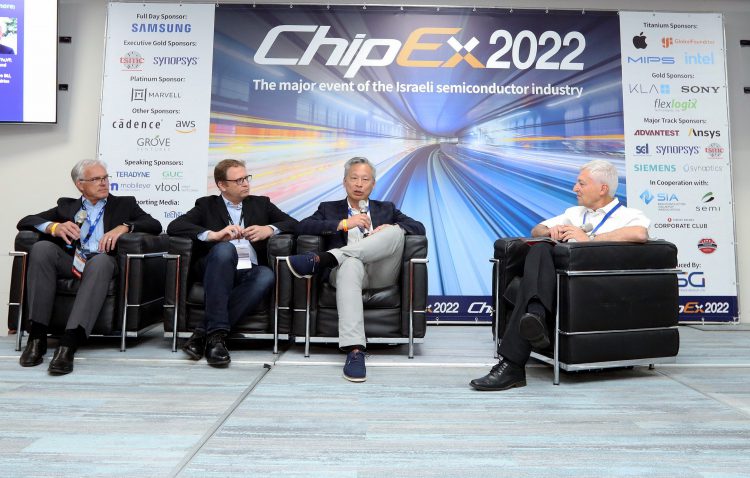 מימין לשמאל: מנחה הפאנל שלמה גרדמן, אנתוני יו, דימה פלדמן, אנדי ג'רוס. צילום: ניב קנטור