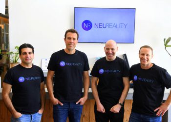 הצוות המוביל של NeuReality. משמאל לימין - סמנכ"ל VLSI יוסי קסוס, מנכ"ל משה תנך, CTO ליאור חרמוש, סמנכ"ל תפעול צביקה שמואלי. צילום - יוסי זליגר