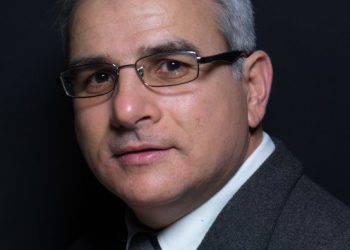 ד"ר עמוס בר דע, ראש תכנית תואר ראשון בהנדסת חשמל ואלקטרוניקה במכון הטכנולוגי בחולון. צילום יחצ