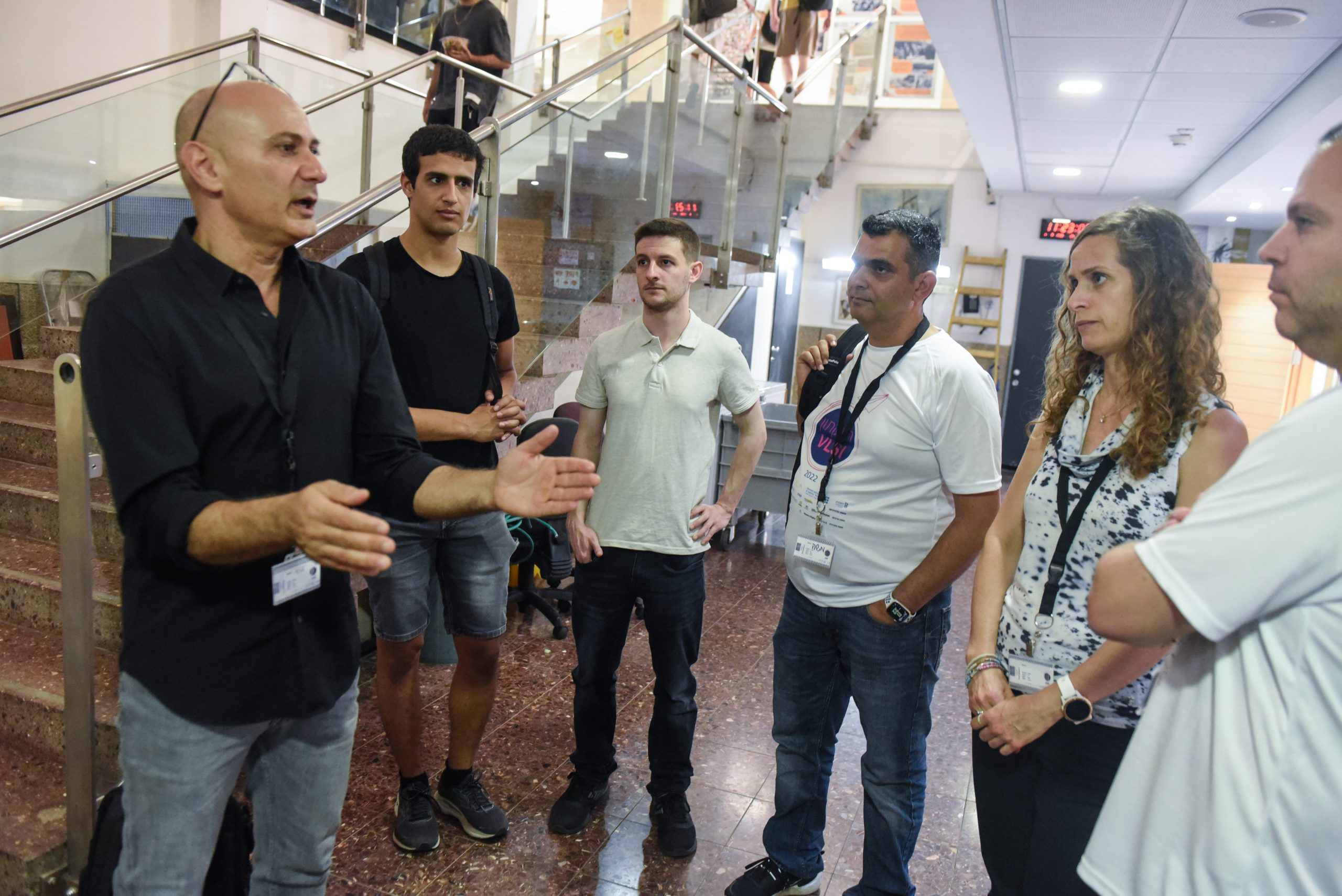 פרופ' פרדי גבאי מתדרך את המנטורים, מהנדסים מובילים מתעשיית ההייטק הישראלית. קרדיט צילום: רמי שלוש, דוברות הטכניון