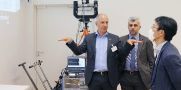 תומס האושטיין, LG מדגים את רשת הדור השישי. צילום יחצ LG