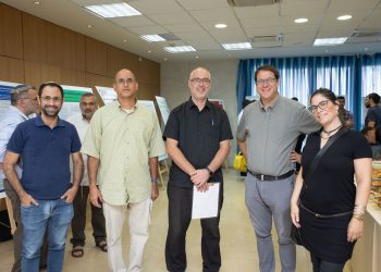 נציגי המרכז האקדמי לב ונציגי KLA. צילום: מיכאל ארנבורג