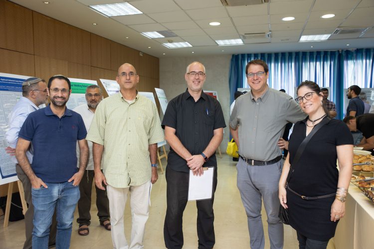 נציגי המרכז האקדמי לב ונציגי KLA. צילום: מיכאל ארנבורג