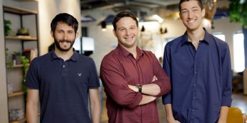 טל בן פורת, סמנכ'ל טכנולוגיות ומייסד שותף, גלעד שפירא, מנכ'ל ומייסד שותף, אור שבתאי, מייסד שותף וראש מחלקת מחקר. צילום- עומר הכהן