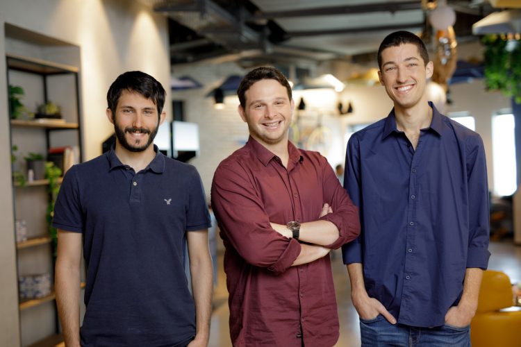 טל בן פורת, סמנכ'ל טכנולוגיות ומייסד שותף, גלעד שפירא, מנכ'ל ומייסד שותף, אור שבתאי, מייסד שותף וראש מחלקת מחקר. צילום- עומר הכהן