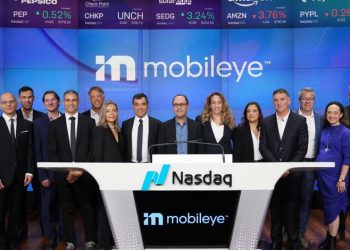 חברי הנהלת מובילאיי ואינטל באירוע פתיחת המסחר של מניות מובילאיי, 26/10/2022. צילום יחצ