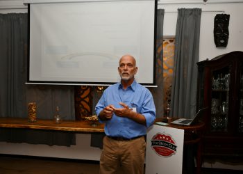 טל ורדי, מנכ"ל תוכנית "רואים רחוק" במפגש הסיליקון קלאב, ספטמבר 2022. צילום: שמואל אוסטר