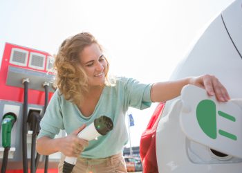 הטענת רכב חשמלי. אילוסטרציה: depositphotos.com