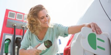 הטענת רכב חשמלי. אילוסטרציה: depositphotos.com