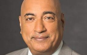 מה המשמעות של התפטרות ראש יחידת שרותי היצור של אינטל ואיך זה קשור לישראל