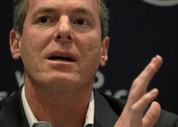 ד"ר פול ג'ייקובס. By World Economic Forum - Flickr: Paul E. Jacobs - World Economic Forum Annual Meeting Davos 2010, CC BY-SA 2.0