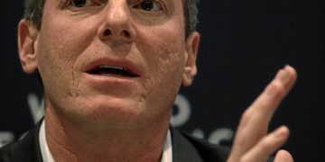 ד"ר פול ג'ייקובס. By World Economic Forum - Flickr: Paul E. Jacobs - World Economic Forum Annual Meeting Davos 2010, CC BY-SA 2.0