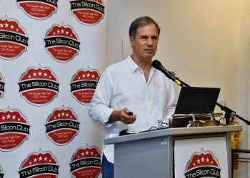 האסטרונאוט איתן סטיבה במפגש הסיליקון קלאב, 27/12/2022. צילום: שמואל אוסטר