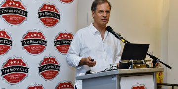 האסטרונאוט איתן סטיבה במפגש הסיליקון קלאב, 27/12/2022. צילום: שמואל אוסטר