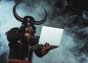 סמוראי הייטק יפני בשטח. אילוסטרציה: depositphotos.com