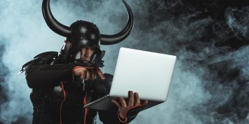 סמוראי הייטק יפני בשטח. אילוסטרציה: depositphotos.com