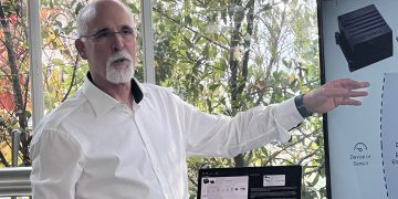 מני צרפתי, מנהל אזורי של צוות ארכיטקטי פתרונות ברד האט. צילום: אבי בליזובסקי