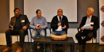 מימין לשמאל: מנחה הפאנל שלמה גרדמן, פרופ' רן גינוסר, עופר אסיף ודדי חזיזה. צילום: שמואל אוסטר