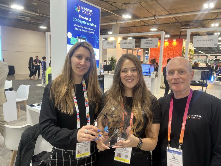 צוות ניוסייט בביתן הישראלי בתערוכת CES 2023. צילום: אבי בליזובסקי