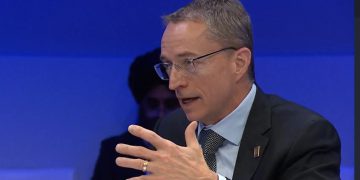 מנכ"ל אינטל פט גלסינגר בדאבוס, ינואר 2023. צילום מסך מתוך אתר הפורום הכלכלי העולמי